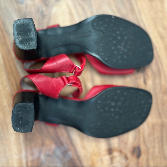Like new - Red genuine leather BeautiFeel sandal shoes size 41 (or size 10) - Picture 3 of 7